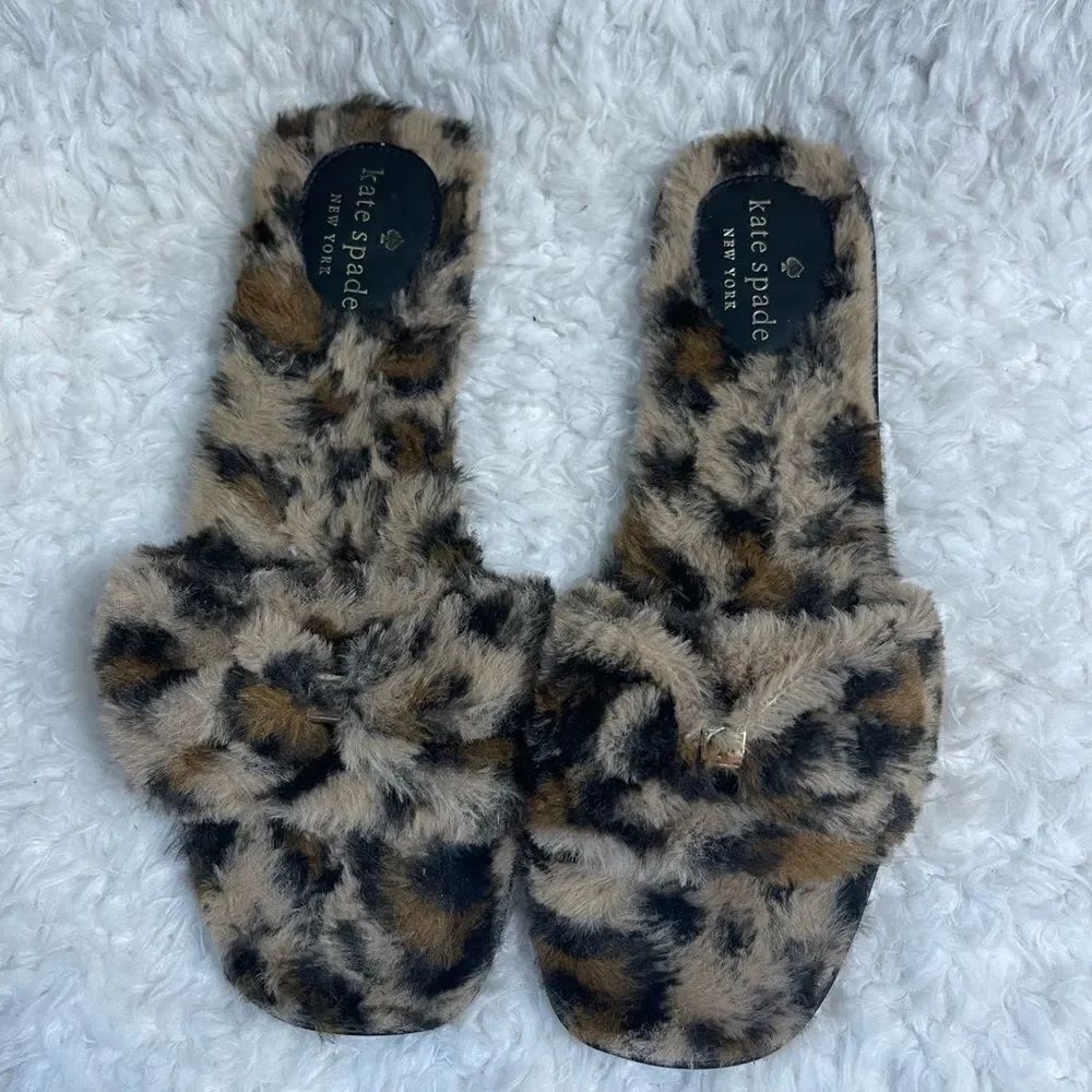 Kate Spade Sandy leopard print faux fur slippers with gold tone accent size 10B